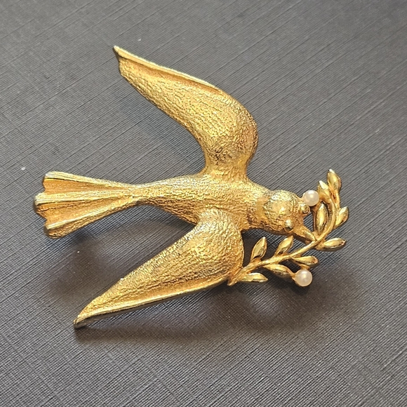 Vintage Jewelry - Vintage Gold Bird Brooch